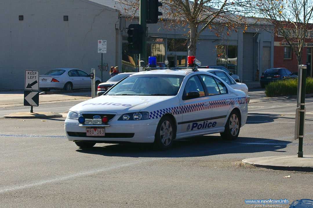 Australian Police Cars > Gallery > Victoria Police > Image: 606RH035