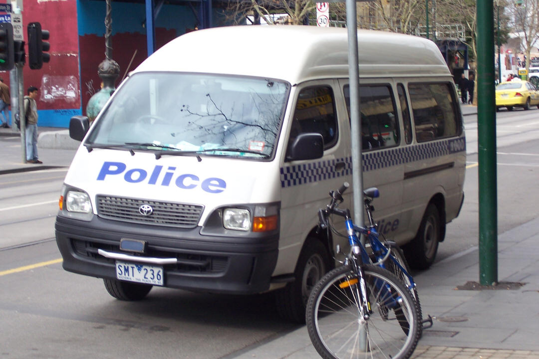 Australian Police Cars > Gallery > Victoria Police > Image: 607DM001